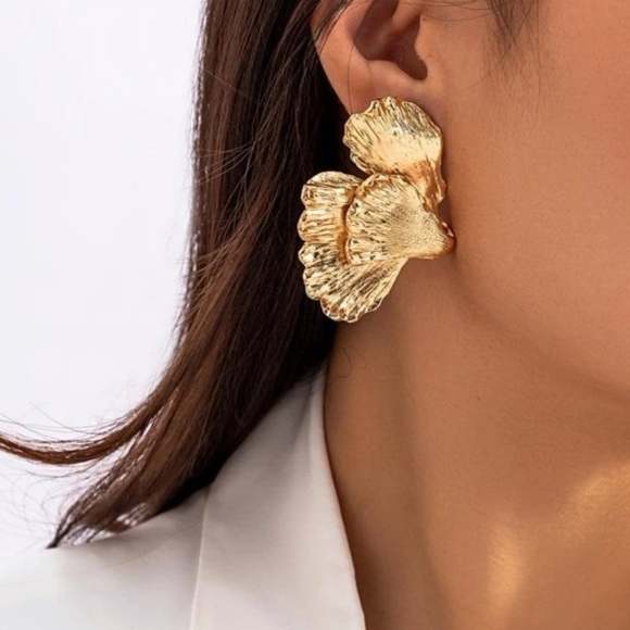 Zara half statement gold statement earrings - Picture 3 of 7